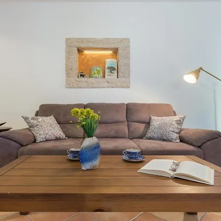 Elida By 4*