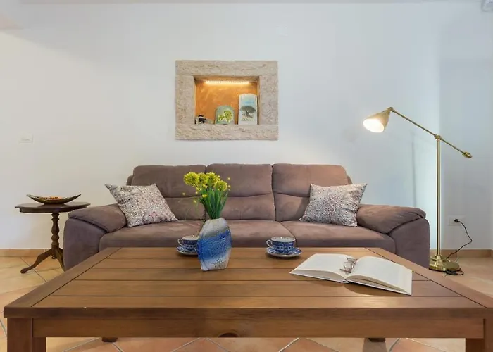 Elida By 4*